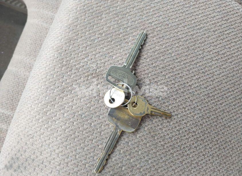 Photo 11 of 2002 Toyota Tundra (VIN 5TBJN321X2S252974)