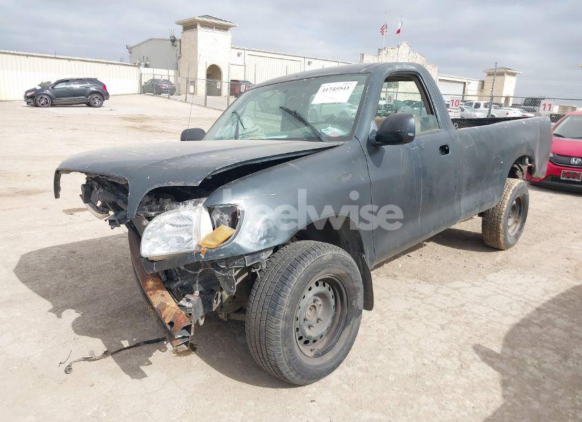 Photo 2 of 2005 Toyota Tundra BASE V8 (VIN 5TBJT32135S466795)