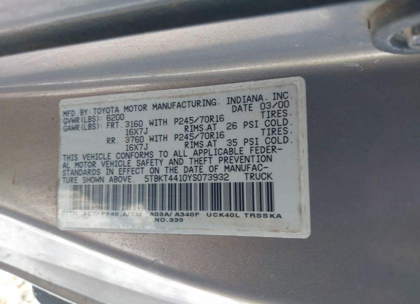 Photo 9 of 2000 Toyota Tundra SR5 V8 (VIN 5TBKT4410YS073932)