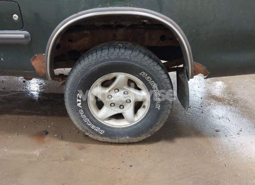 Photo 14 of 2000 Toyota Tundra SR5 V8 (VIN 5TBKT4410YS088964)