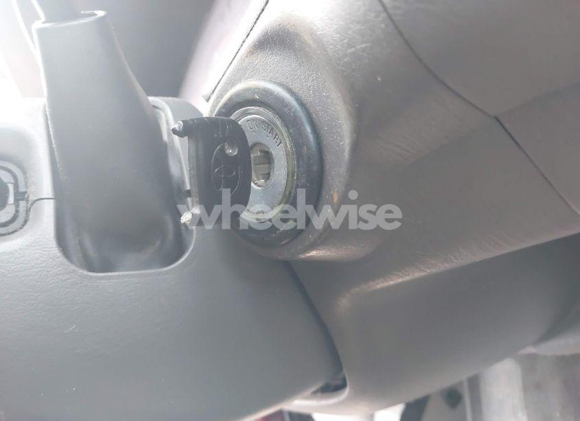 Photo 11 of 2003 Toyota Tundra SR5 V8 (VIN 5TBKT44143S358657)