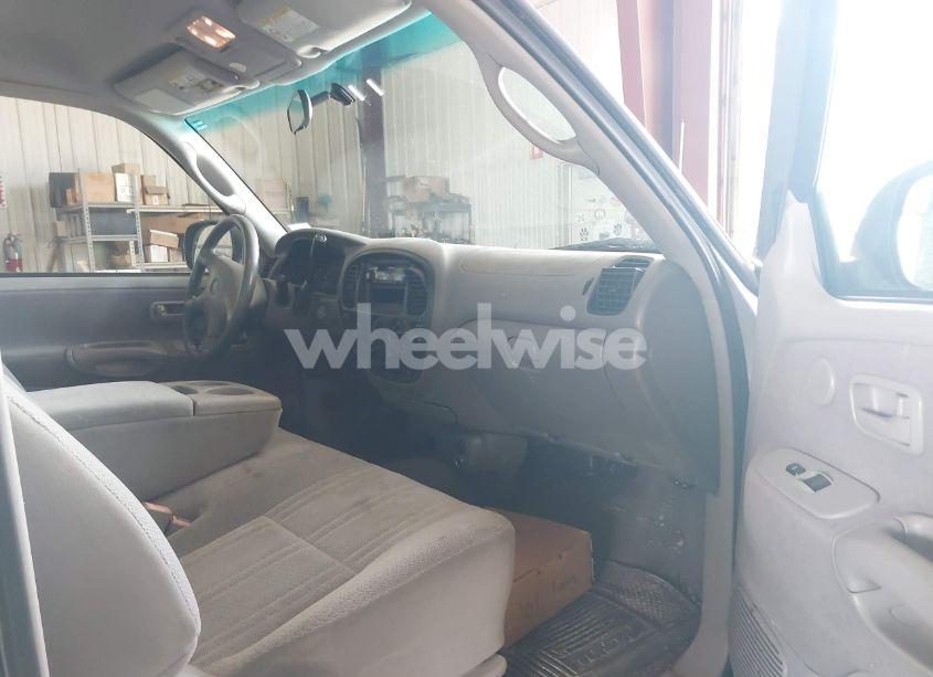 Photo 5 of 2001 Toyota Tundra SR5 V8 (VIN 5TBKT44191S173811)