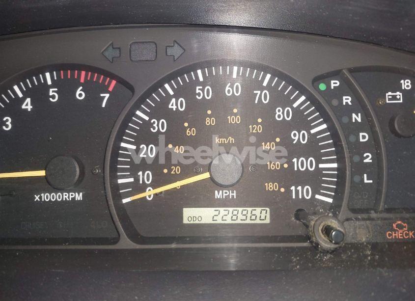 Photo 7 of 2001 Toyota Tundra SR5 V8 (VIN 5TBKT44191S173811)