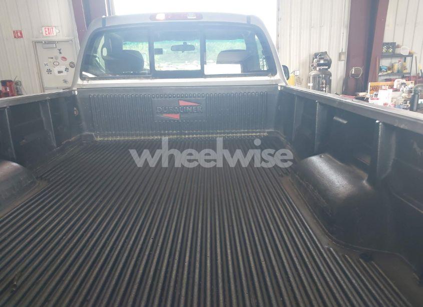 Photo 8 of 2001 Toyota Tundra SR5 V8 (VIN 5TBKT44191S173811)