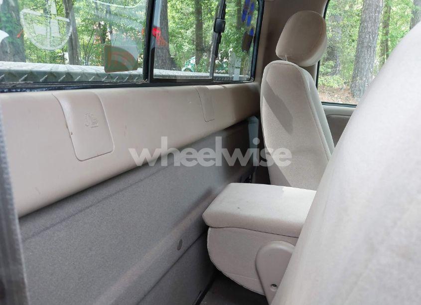 Photo 8 of 2003 Toyota Tundra SR5 (VIN 5TBKT441X3S347422)