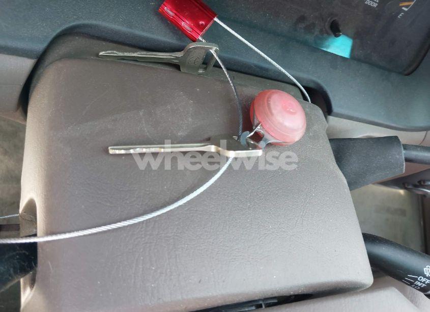 Photo 11 of 2002 Toyota Tundra SR5 (VIN 5TBRN34132S242853)