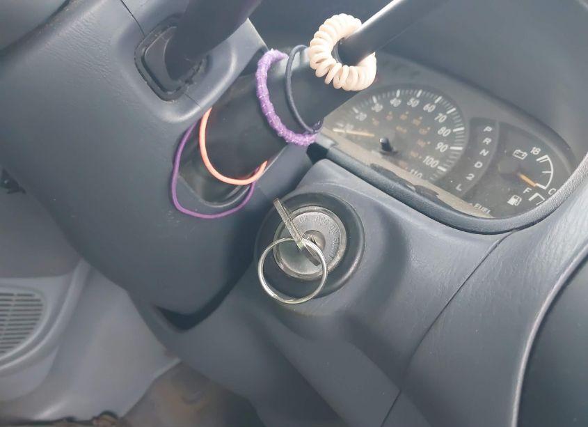 Photo 11 of 2002 Toyota Tundra SR5 (VIN 5TBRN34142S327894)