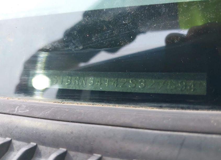 Photo 9 of 2002 Toyota Tundra SR5 (VIN 5TBRN34142S327894)