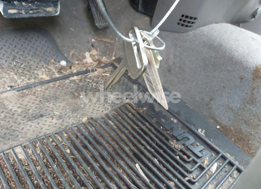 Photo 11 of 2003 Toyota Tundra SR5 (VIN 5TBRN34183S406762)