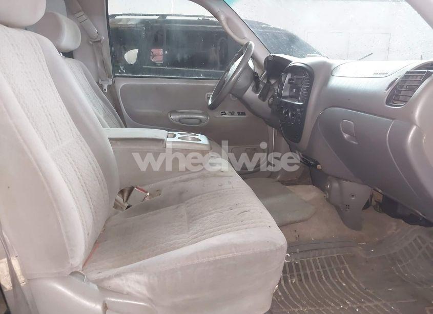 Photo 5 of 2003 Toyota Tundra SR5 (VIN 5TBRN34193S365669)