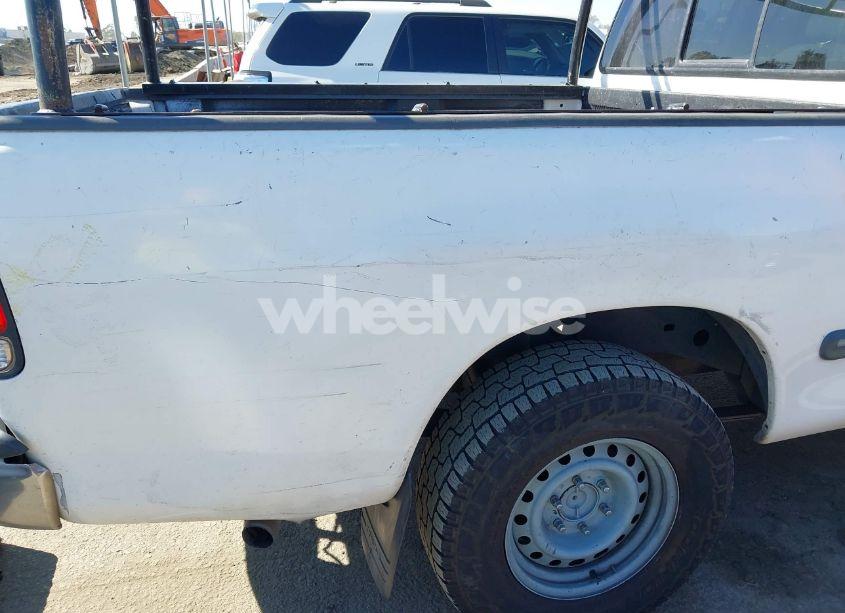 Photo 17 of 2001 Toyota Tundra SR5 (VIN 5TBRN341X1S166076)