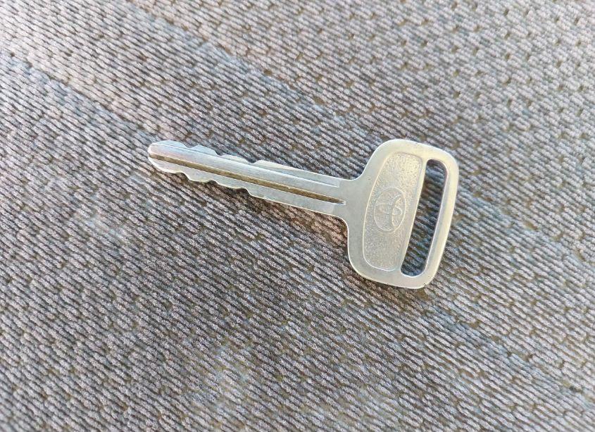 Photo 11 of 2002 Toyota Tundra SR5 V8 (VIN 5TBRT34102S311262)