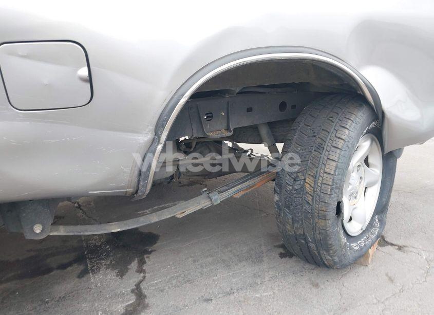 Photo 17 of 2003 Toyota Tundra SR5 V8 (VIN 5TBRT34103S437428)