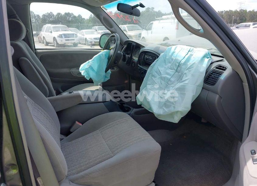 Photo 5 of 2004 Toyota Tundra SR5 V8 (VIN 5TBRT34104S442811)