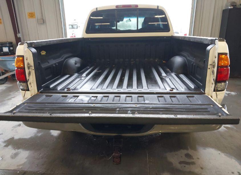 Photo 17 of 2004 Toyota Tundra SR5 V8 (VIN 5TBRT34104S444266)