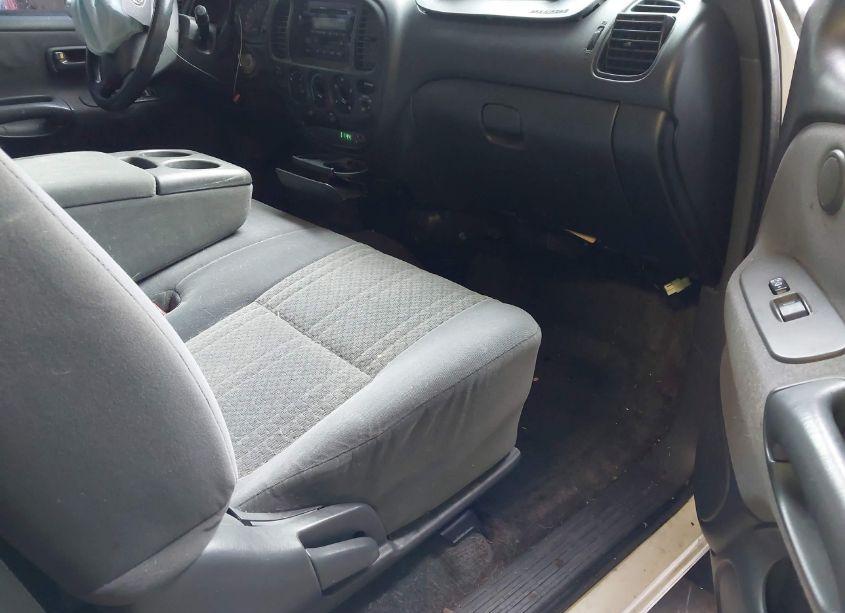 Photo 5 of 2004 Toyota Tundra SR5 V8 (VIN 5TBRT34104S444266)
