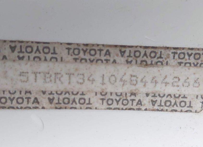 Photo 9 of 2004 Toyota Tundra SR5 V8 (VIN 5TBRT34104S444266)