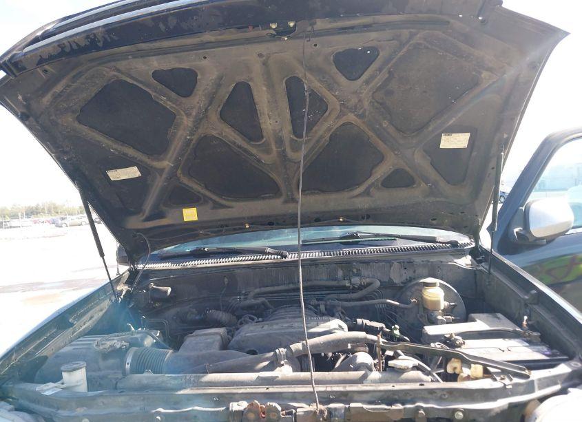 Photo 10 of 2005 Toyota Tundra SR5 V8 (VIN 5TBRT34105S459299)