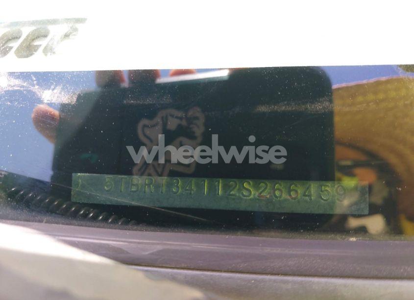 Photo 9 of 2002 Toyota Tundra SR5 V8 (VIN 5TBRT34112S266459)