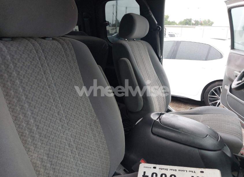 Photo 5 of 2004 Toyota Tundra SR5 V8 (VIN 5TBRT34114S455616)