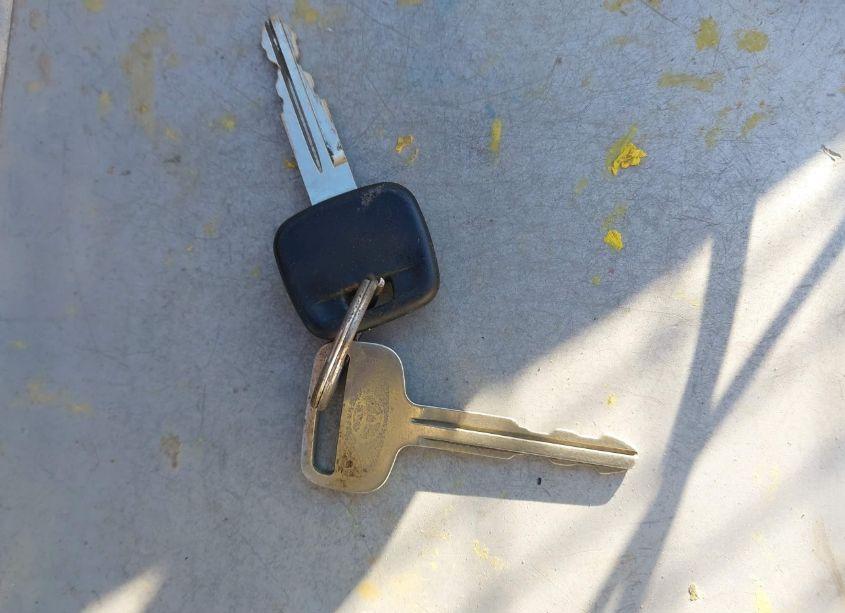 Photo 11 of 2000 Toyota Tundra SR5 V8 (VIN 5TBRT3411YS050300)