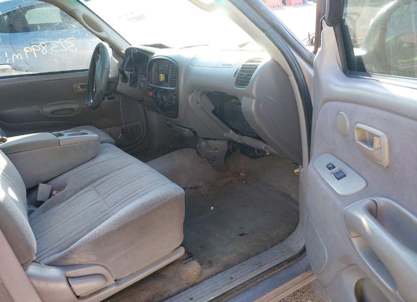 Photo 5 of 2000 Toyota Tundra SR5 V8 (VIN 5TBRT3411YS050300)