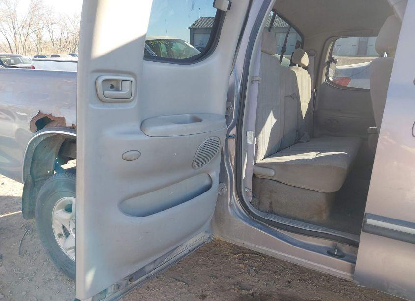Photo 8 of 2000 Toyota Tundra SR5 V8 (VIN 5TBRT3411YS050300)