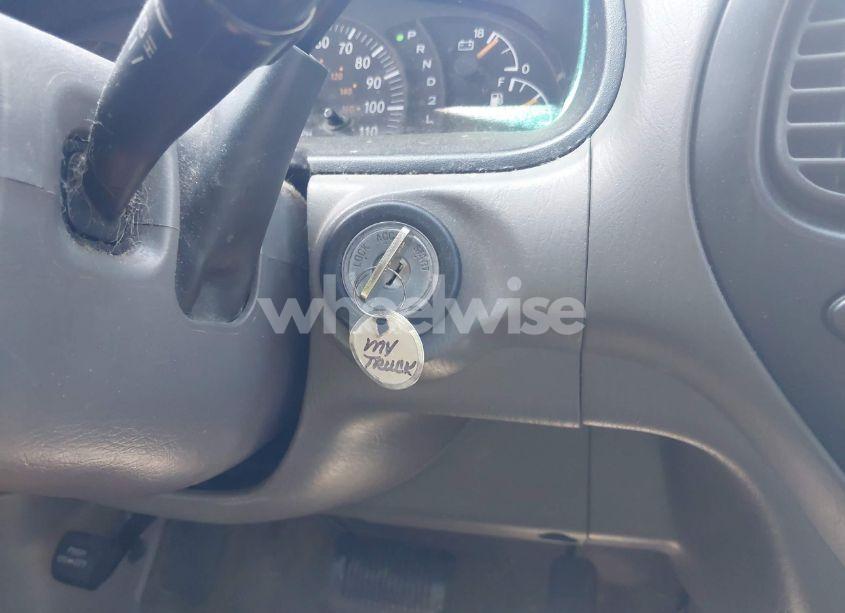 Photo 11 of 2001 Toyota Tundra SR5 V8 (VIN 5TBRT34121S189972)