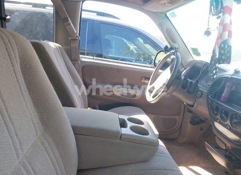 Photo 5 of 2001 Toyota Tundra SR5 V8 (VIN 5TBRT34121S189972)