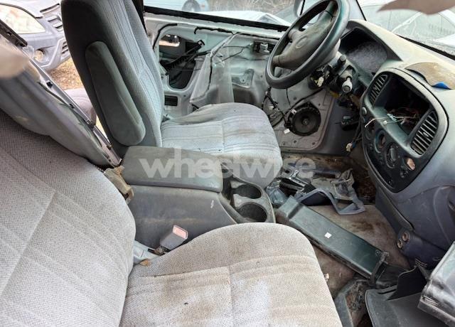 Photo 5 of 2002 Toyota Tundra SR5 V8 (VIN 5TBRT34122S309402)