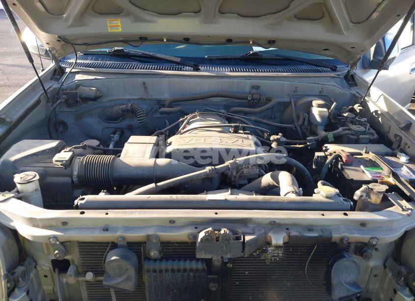 Photo 10 of 2002 Toyota Tundra SR5 V8 (VIN 5TBRT34122S314437)