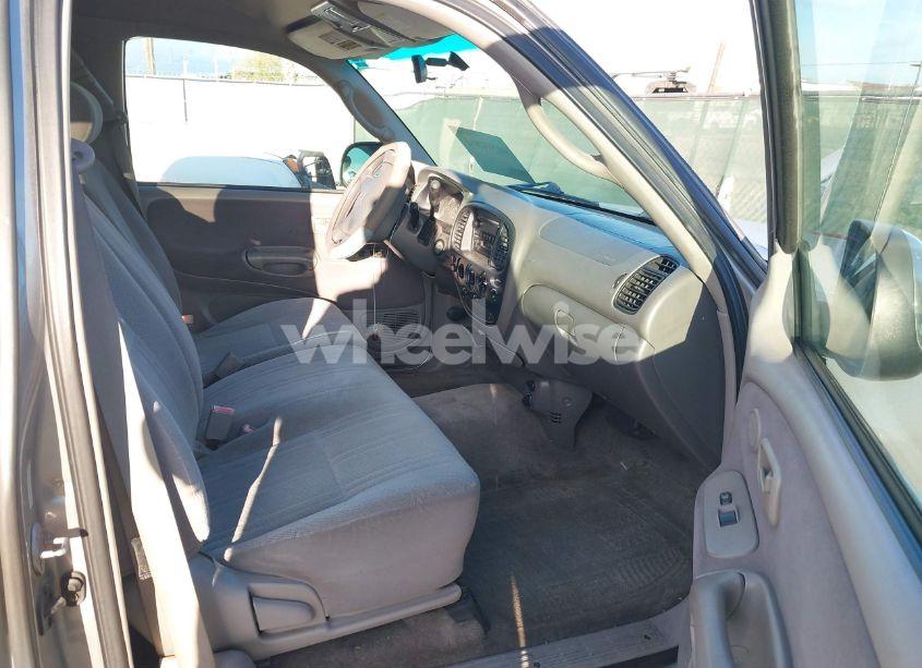 Photo 5 of 2002 Toyota Tundra SR5 V8 (VIN 5TBRT34122S314437)