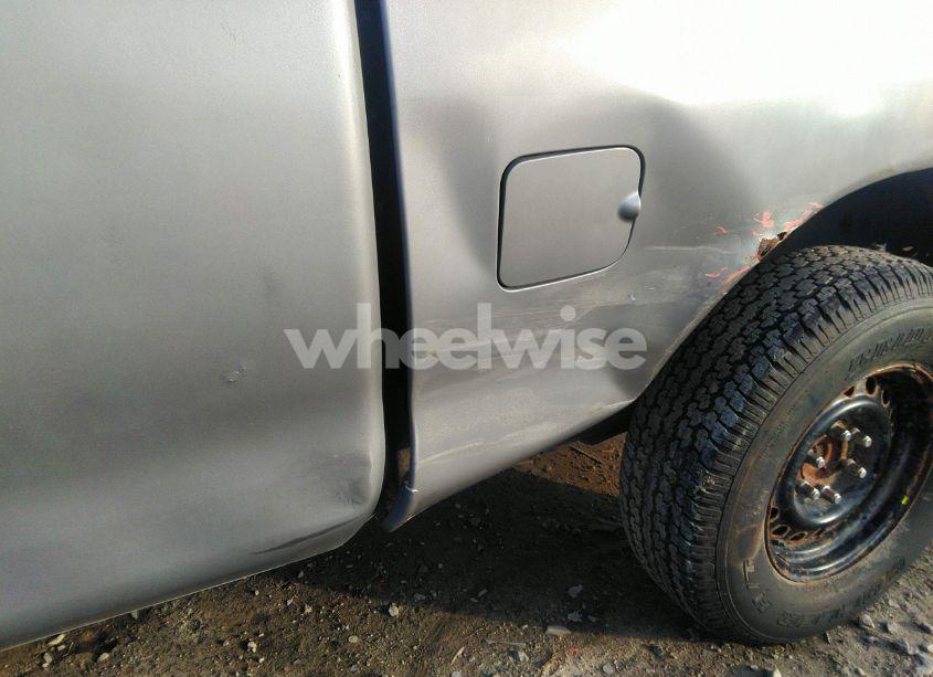 Photo 20 of 2003 Toyota Tundra SR5 V8 (VIN 5TBRT34123S336178)