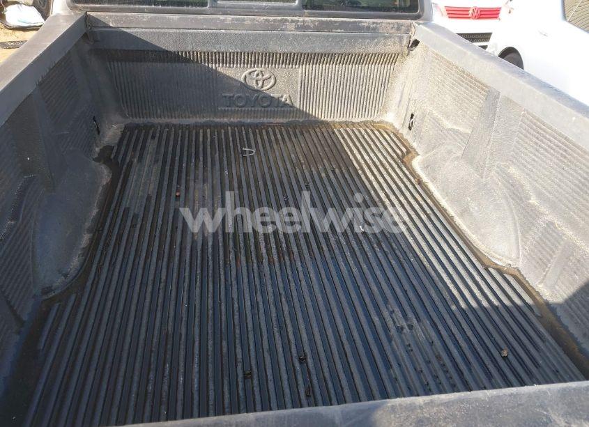 Photo 17 of 2003 Toyota Tundra SR5 V8 (VIN 5TBRT34123S376082)