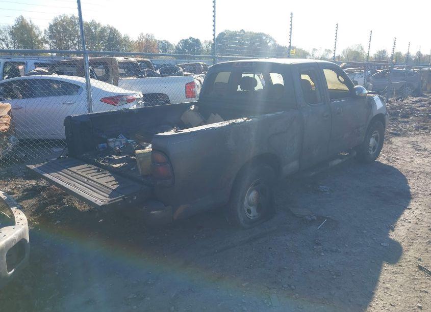 Photo 4 of 2003 Toyota Tundra SR5 V8 (VIN 5TBRT34123S427645)