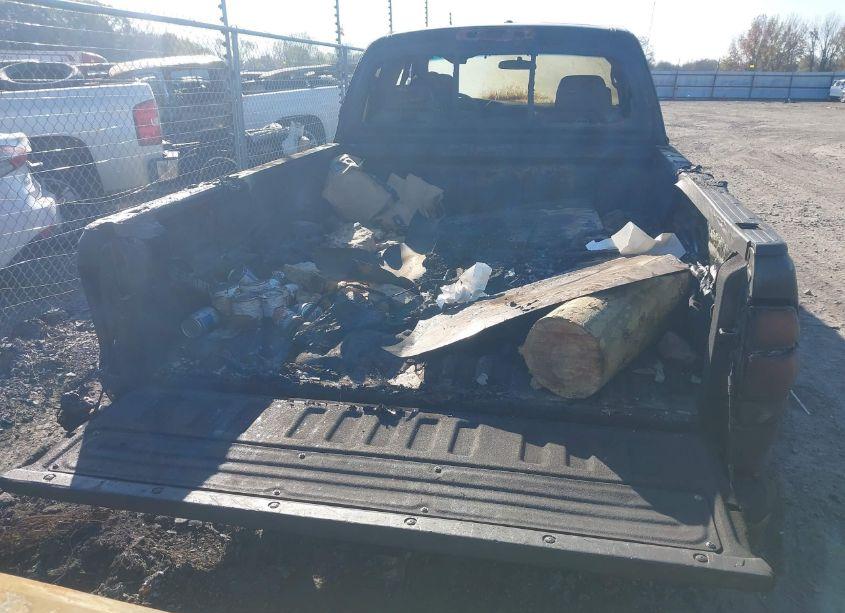 Photo 8 of 2003 Toyota Tundra SR5 V8 (VIN 5TBRT34123S427645)