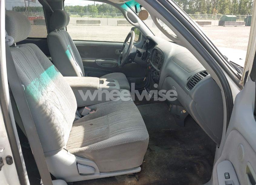 Photo 5 of 2000 Toyota Tundra SR5 V8 (VIN 5TBRT3412YS003034)