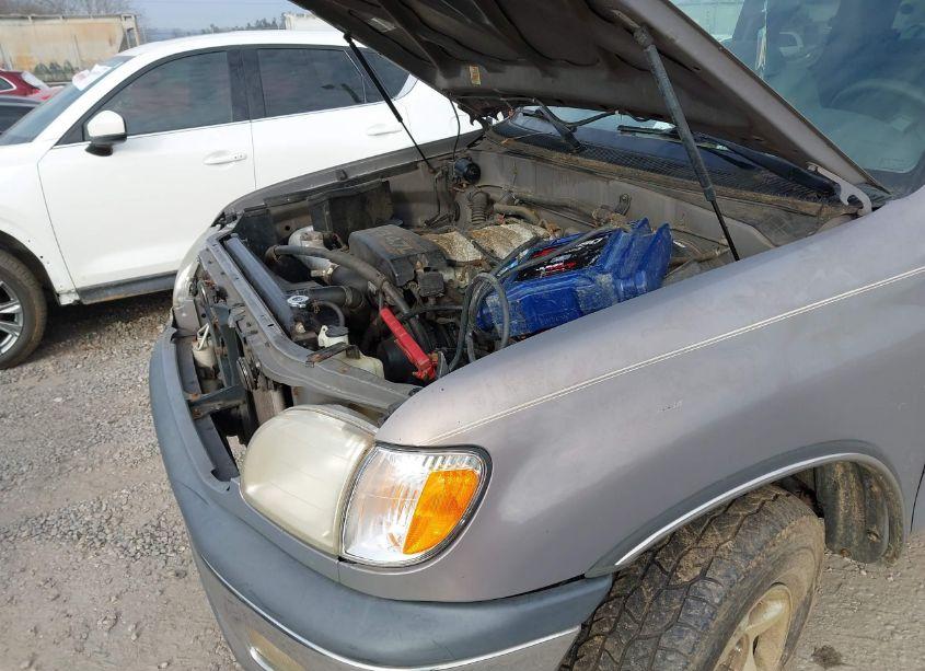 Photo 6 of 2000 Toyota Tundra SR5 V8 (VIN 5TBRT3412YS060849)