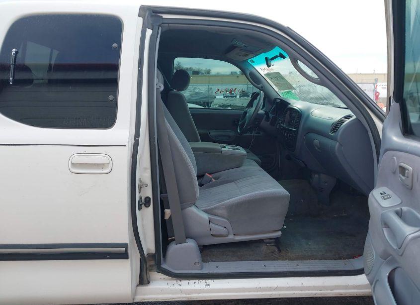 Photo 5 of 2001 Toyota Tundra SR5 V8 (VIN 5TBRT34131S165941)