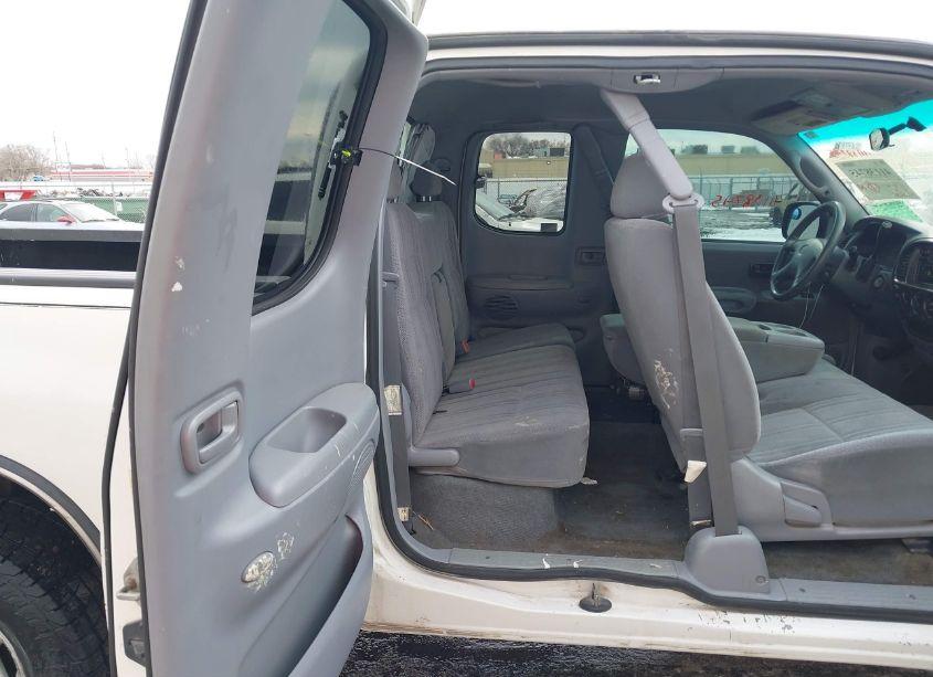 Photo 8 of 2001 Toyota Tundra SR5 V8 (VIN 5TBRT34131S165941)