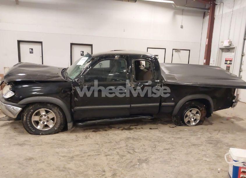 Photo 14 of 2001 Toyota Tundra SR5 V8 (VIN 5TBRT34131S169696)