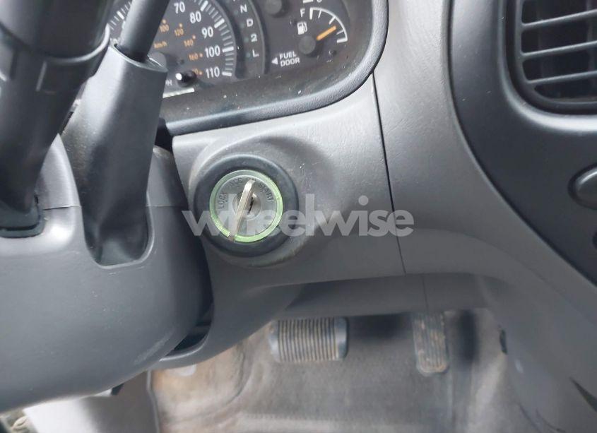 Photo 11 of 2002 Toyota Tundra SR5 V8 (VIN 5TBRT34132S244835)