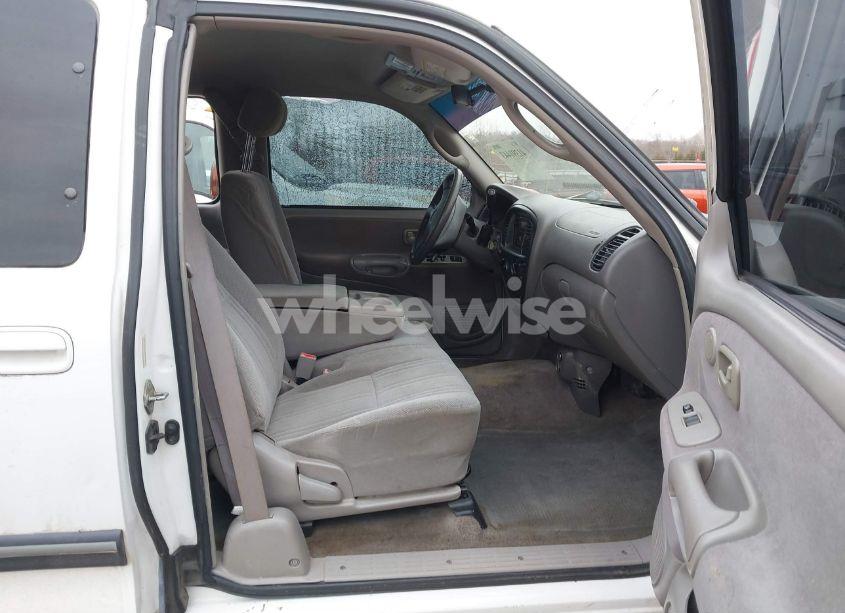 Photo 5 of 2002 Toyota Tundra SR5 V8 (VIN 5TBRT34132S244835)