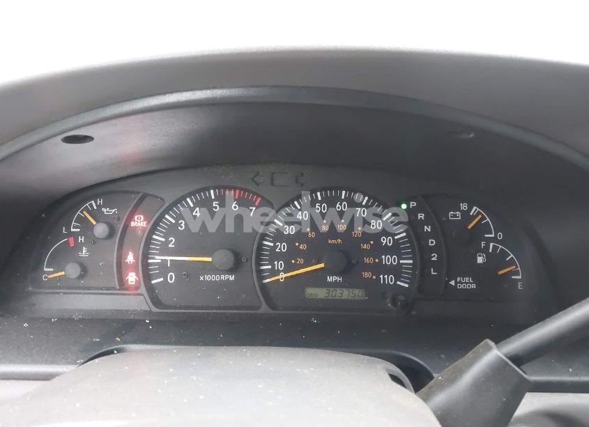 Photo 7 of 2002 Toyota Tundra SR5 V8 (VIN 5TBRT34132S244835)