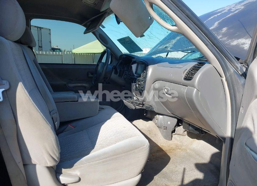 Photo 5 of 2005 Toyota Tundra SR5 V8 (VIN 5TBRT34135S458826)