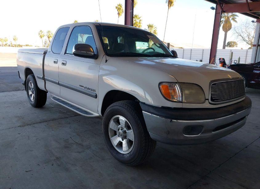 2000 Toyota Tundra SR5 V8 (VIN 5TBRT3413YS065817) main photo