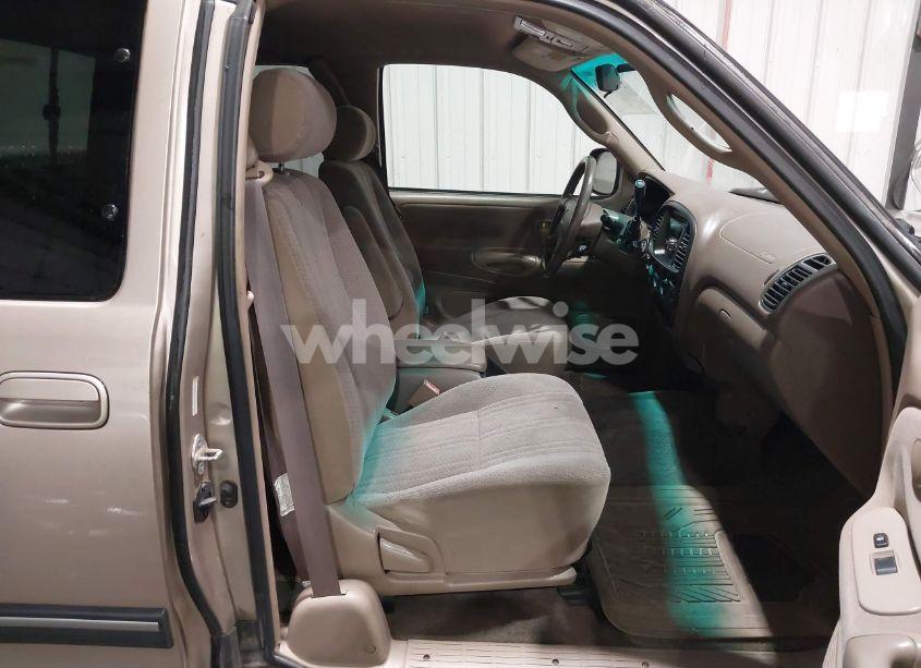 Photo 5 of 2001 Toyota Tundra SR5 V8 (VIN 5TBRT34141S180870)