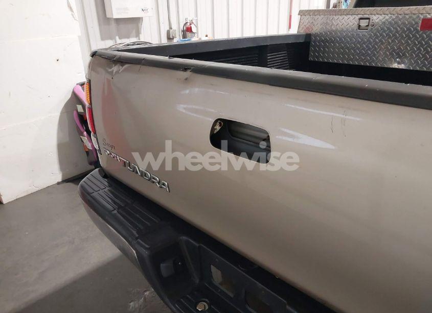 Photo 6 of 2001 Toyota Tundra SR5 V8 (VIN 5TBRT34141S180870)