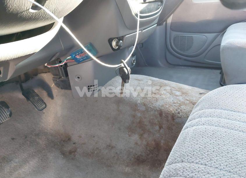 Photo 11 of 2001 Toyota Tundra SR5 V8 (VIN 5TBRT34141S198530)