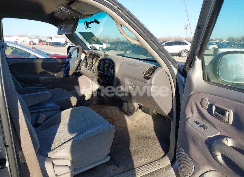 Photo 5 of 2001 Toyota Tundra SR5 V8 (VIN 5TBRT34141S198530)